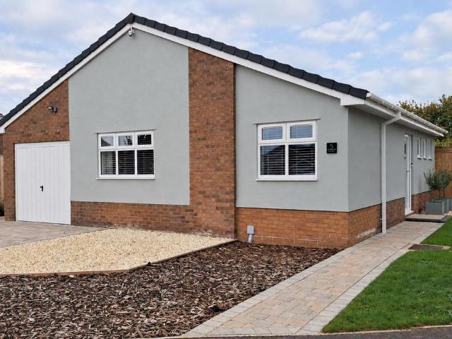 Bungalow for sale in Rossett, Burton