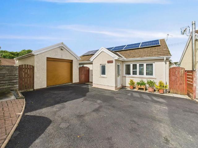 Bungalow for sale in Pentlepoir, Wales