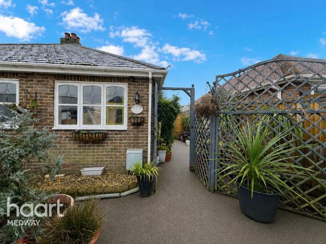 Bungalow for sale in Cliffe Woods