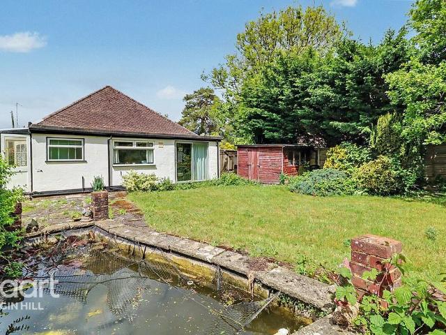 Bungalow for sale in Aperfield, Greater London