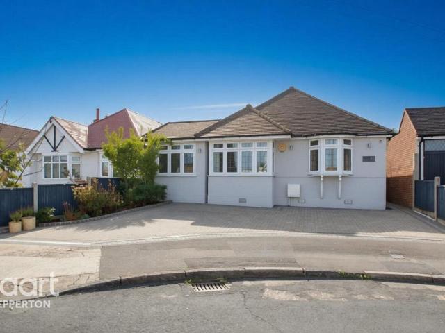 Bungalow for sale in Shepperton, Spelthorne