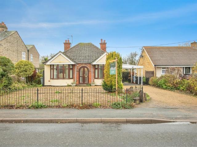 Bungalow for sale in Chelmondiston, Suffolk