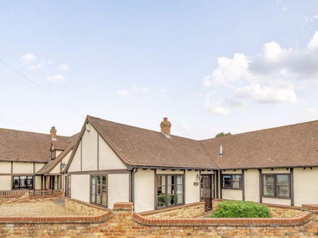 Bungalow for sale in Bedford