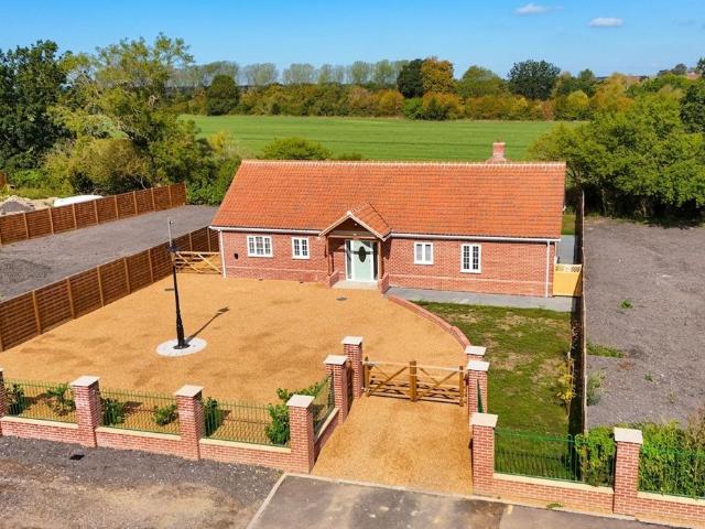 Bungalow for sale in Hepworth, West Suffolk