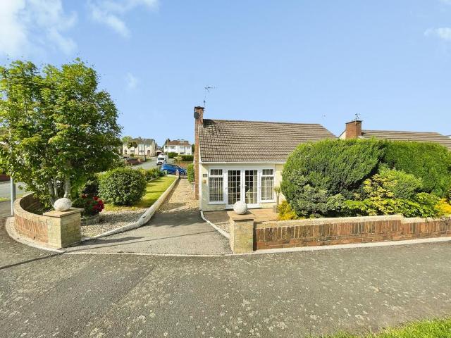 Bungalow for sale in Cefn Glas, Wales
