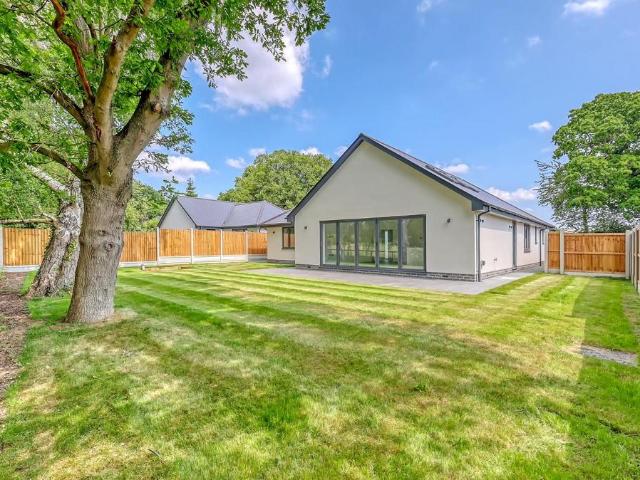 Bungalow for sale in Chipping Hill, Essex
