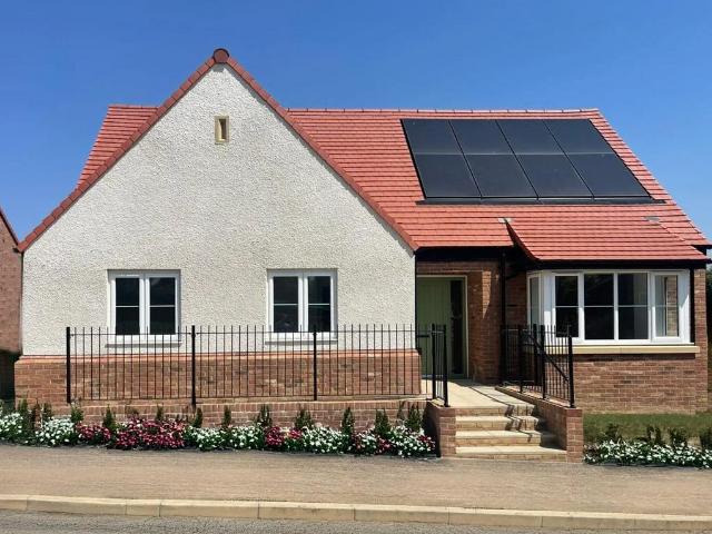 Bungalow for sale in Twyning Green, Tewkesbury