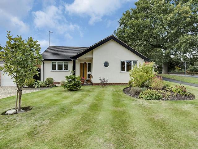 Bungalow for sale in Comberbach