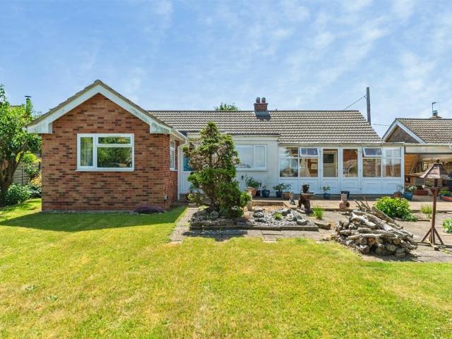 Bungalow for sale in Grantham, South Kesteven