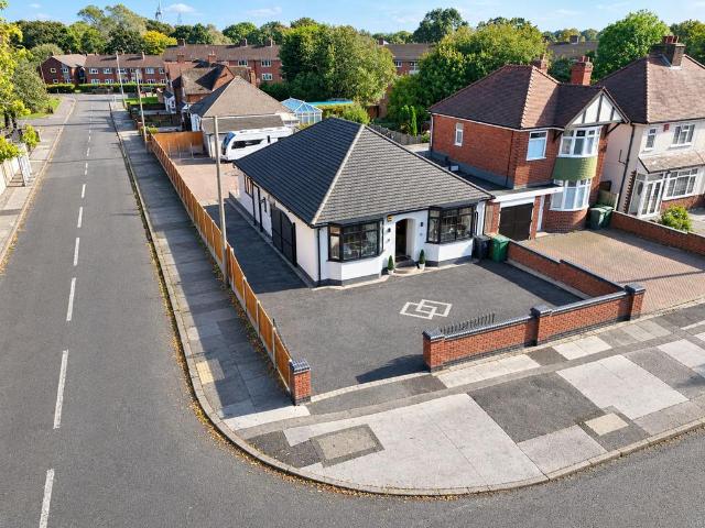 Bungalow for sale in Bloxwich, Walsall