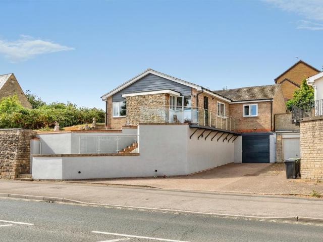 Bungalow for sale in Rushden