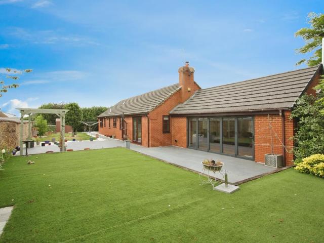 Bungalow for sale in Long Buckby, Northamptonshire