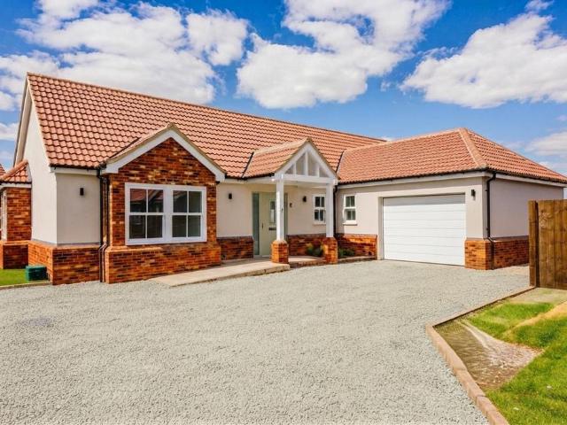Bungalow for sale in Great Stambridge, Barling