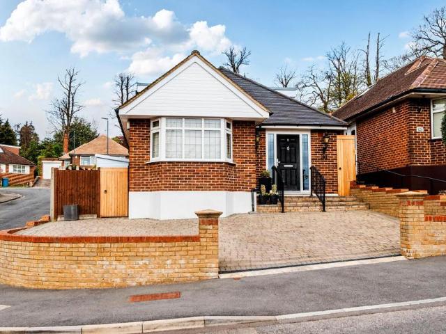 Bungalow for sale in Little Stanmore, Greater London