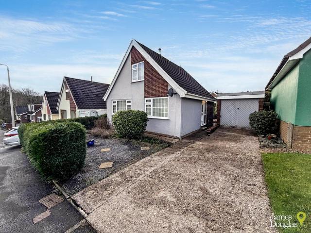 Bungalow for sale in Ynysybwl and Coed-y-cwm, Glyncoch