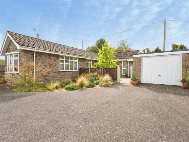 Bungalow for sale in Corpusty and Saxthorpe, Comers