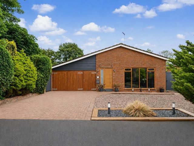 Bungalow for sale in Weston Turville
