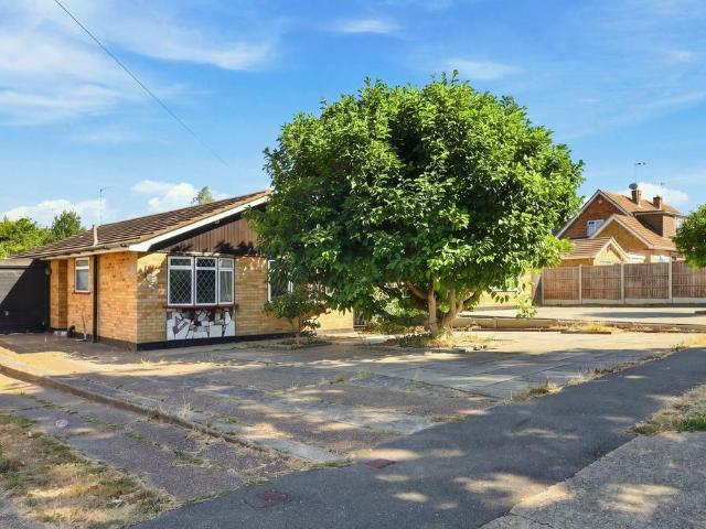 Bungalow for sale in Wickford, Shotgate