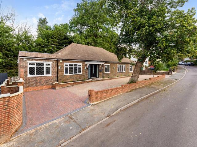 Bungalow for sale in Little Stanmore, Greater London