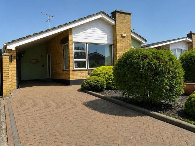 Bungalow for sale in Alton Barnes, Essex