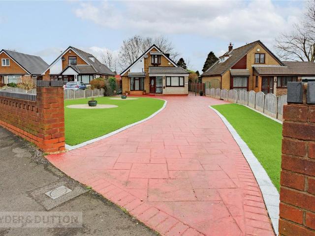 Bungalow for sale in Guide Bridge, Greenheys