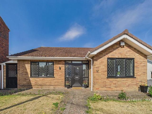 Bungalow for sale in Amblecote, West Midlands