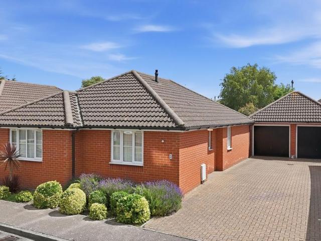 Bungalow for sale in Elm Park, Greater London