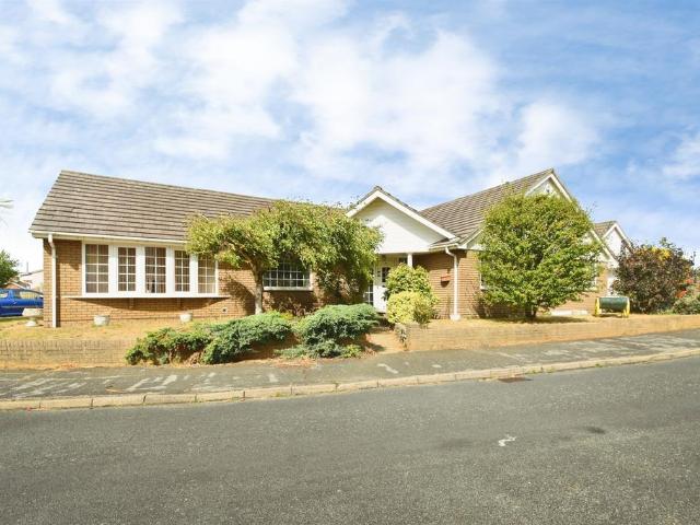 Bungalow for sale in Peacehaven, Iford