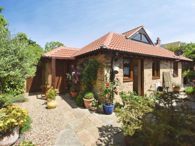 Bungalow for sale in Acol, Kent
