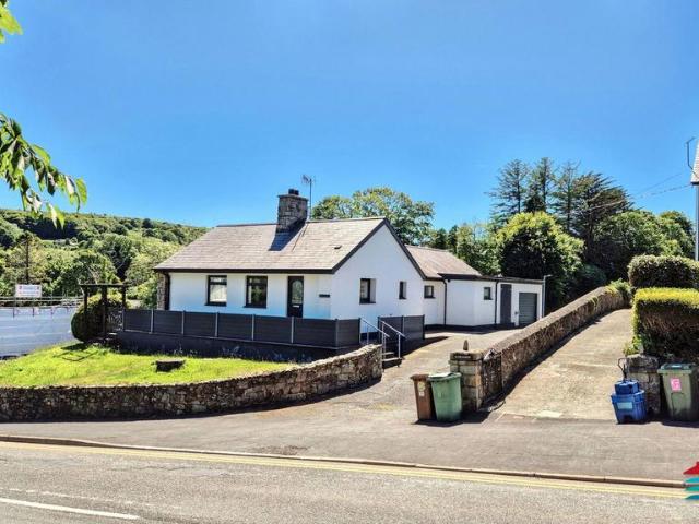 Bungalow for sale in Llanbedrog, Wales