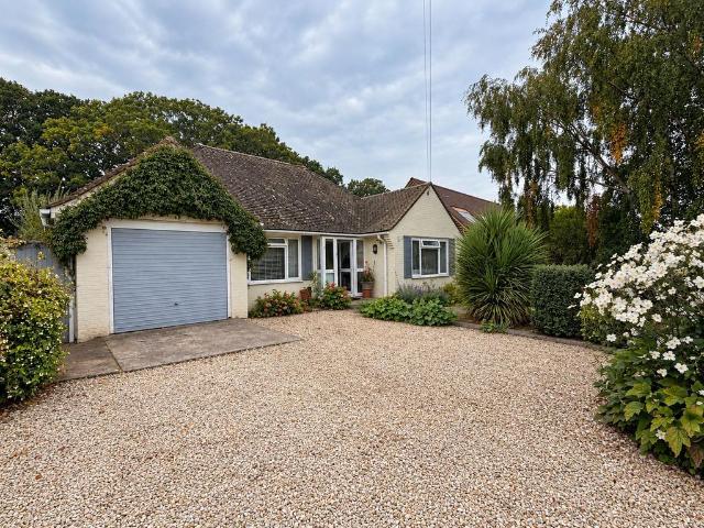 Bungalow for sale in Little Common, Rother