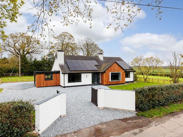 Bungalow for sale in High Legh