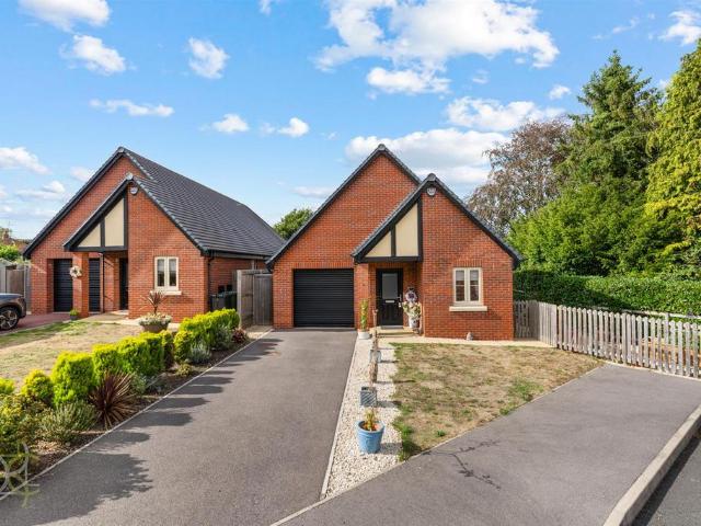Bungalow for sale in Crookhill, Worcestershire
