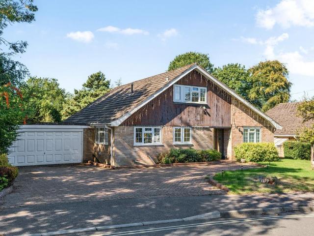 Bungalow for sale in Box Hill Village, Pachesham Park