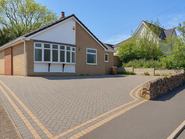 Bungalow for sale in Dines Green, Worcestershire