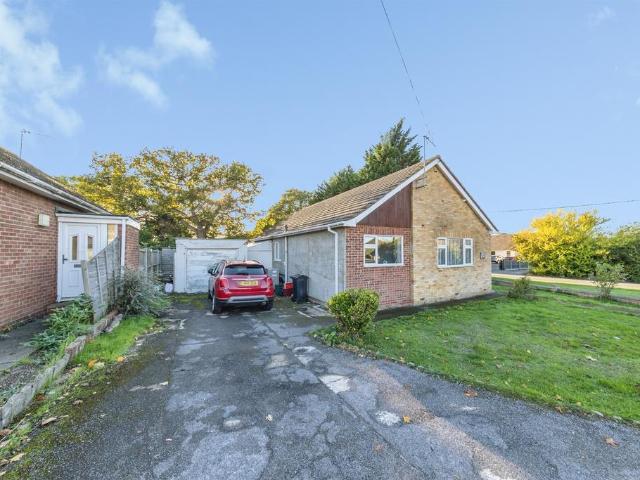 Bungalow for sale in Greenlawns Park, Tendring
