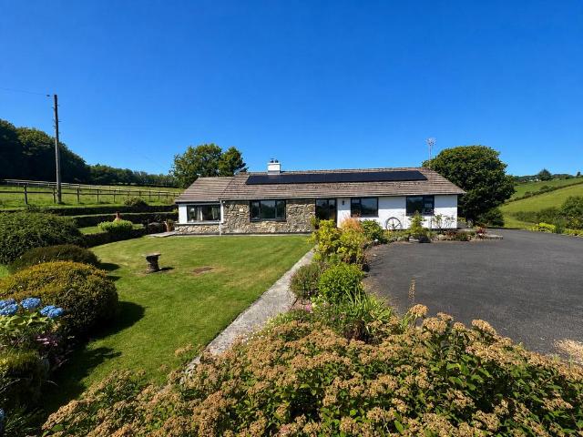 Bungalow for sale in Llanwenog, Wales