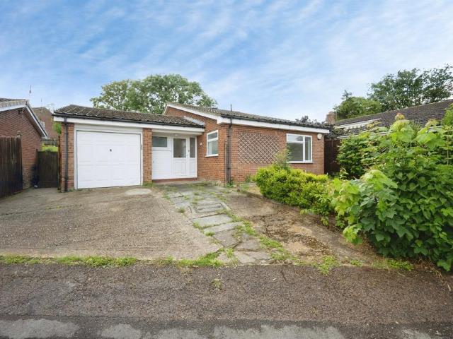 Bungalow for sale in Leighton-Linslade, Linslade