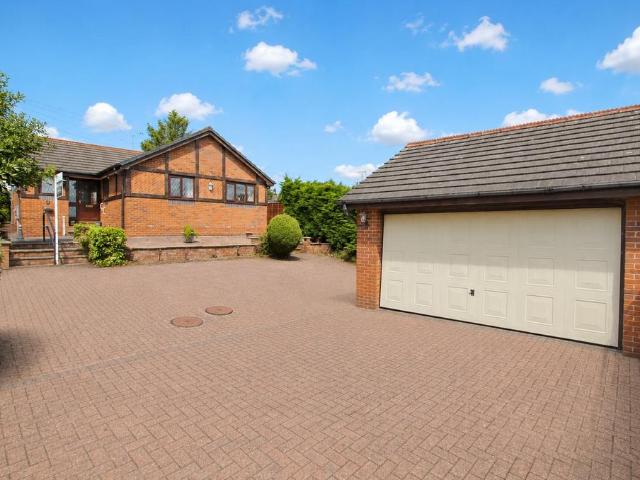 Bungalow for sale in Hurstead, Burnedge