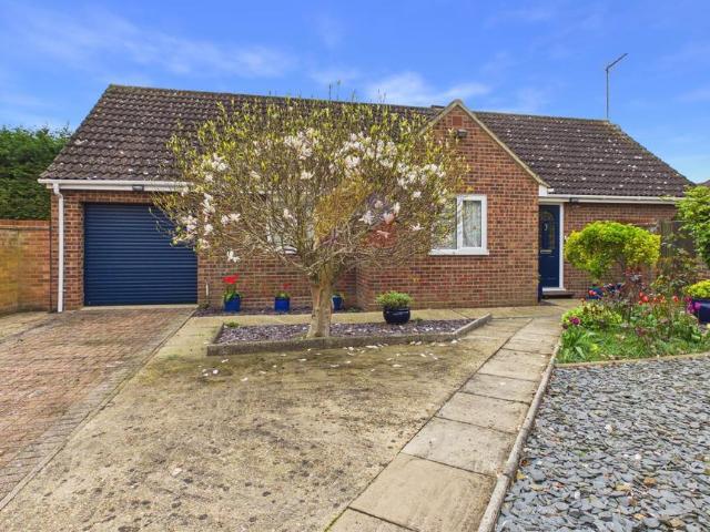 Bungalow for sale in Highwoods, Colchester