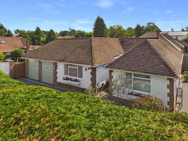 Bungalow for sale in Fleet, Hart