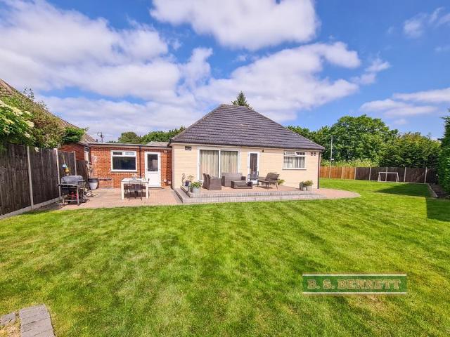 Bungalow for sale in Wraysbury