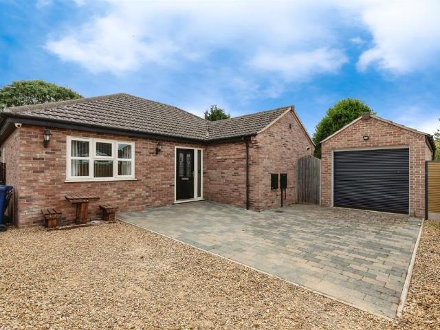 Bungalow for sale in Coates, Four Gotes