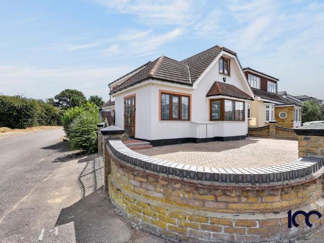 Bungalow for sale in Rainham, Greater London