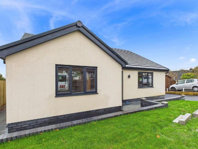 Bungalow for sale in Llangyndeyrn, Meinciau