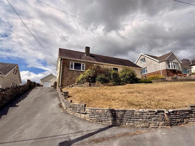 Bungalow for sale in Pont-henri, Wales