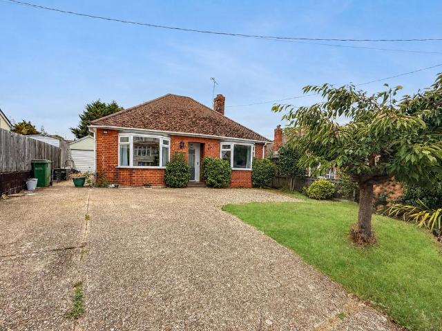 Bungalow for sale in Chipping Hill, Essex