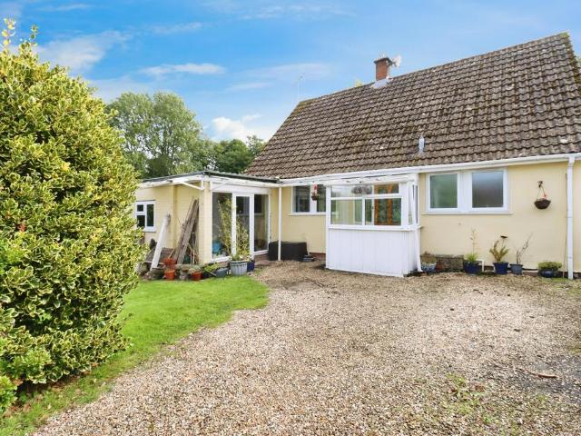 Bungalow for sale in Knighton