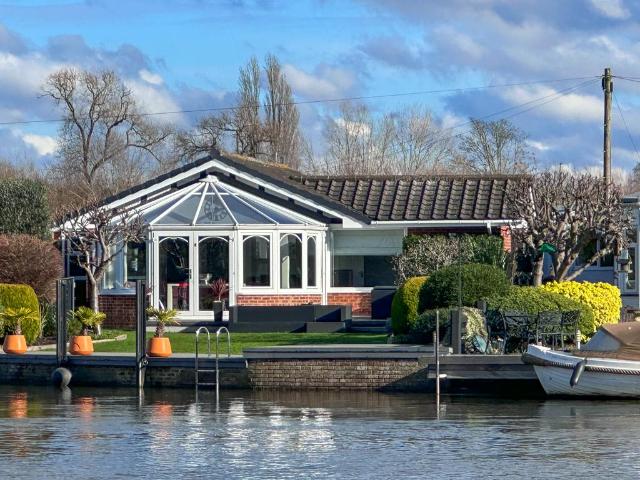 Bungalow for sale in Lower Halliford