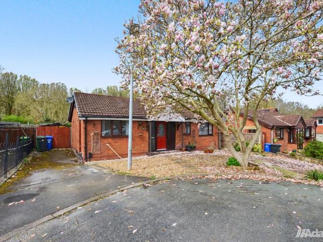 Bungalow for sale in Windmill Hill, Halton